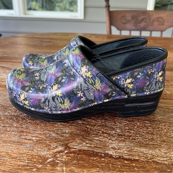 Dansko Women's Professional Mules Clogs  Leaves Botanical Purple EU 39 US 8.5-9 - Picture 4 of 17